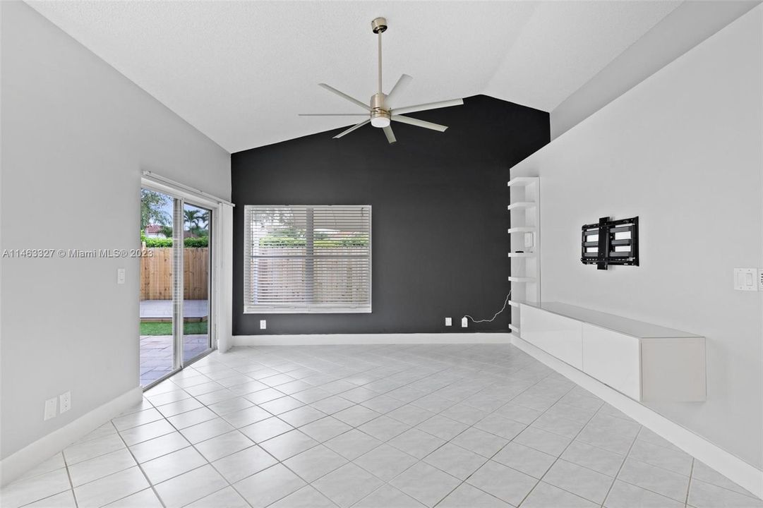 Recently Rented: $4,100 (3 beds, 2 baths, 1338 Square Feet)