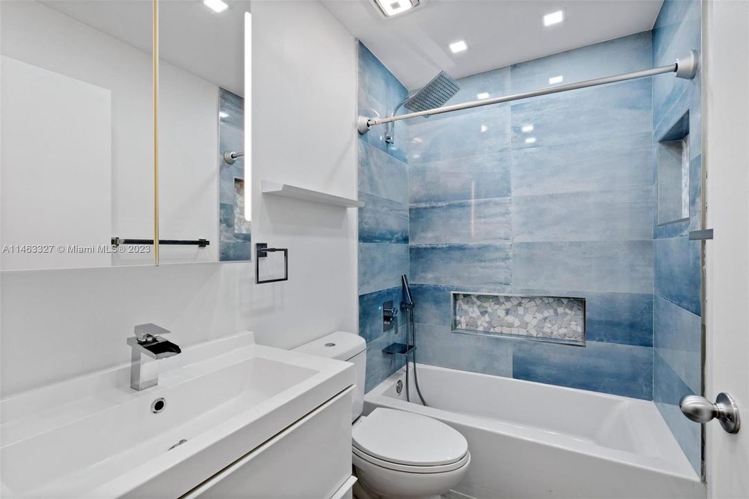 Recently Rented: $4,100 (3 beds, 2 baths, 1338 Square Feet)