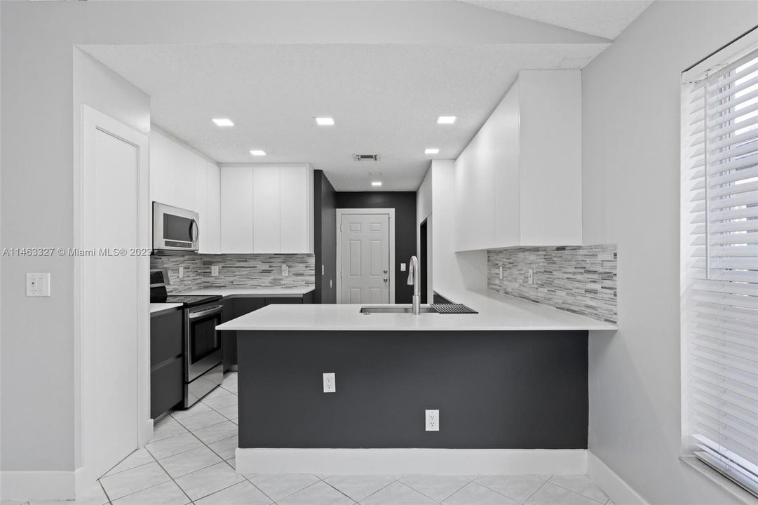 Recently Rented: $4,100 (3 beds, 2 baths, 1338 Square Feet)