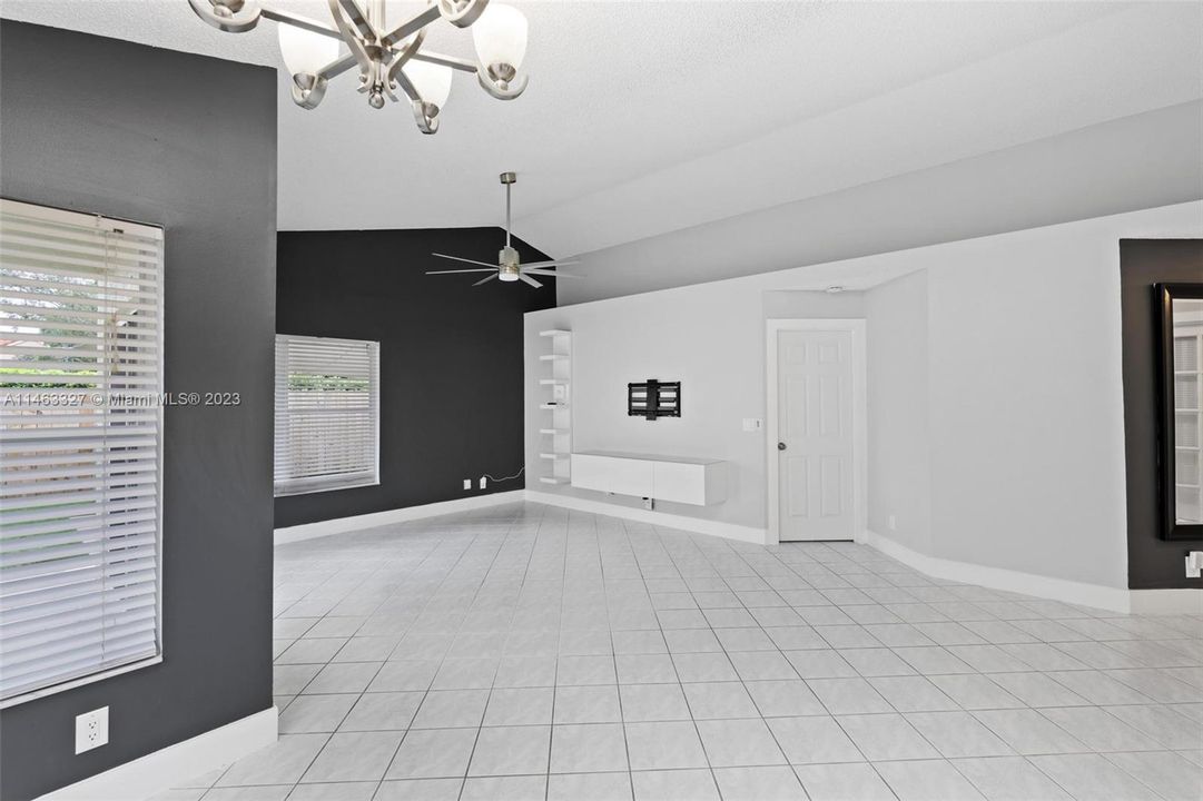 Recently Rented: $4,100 (3 beds, 2 baths, 1338 Square Feet)