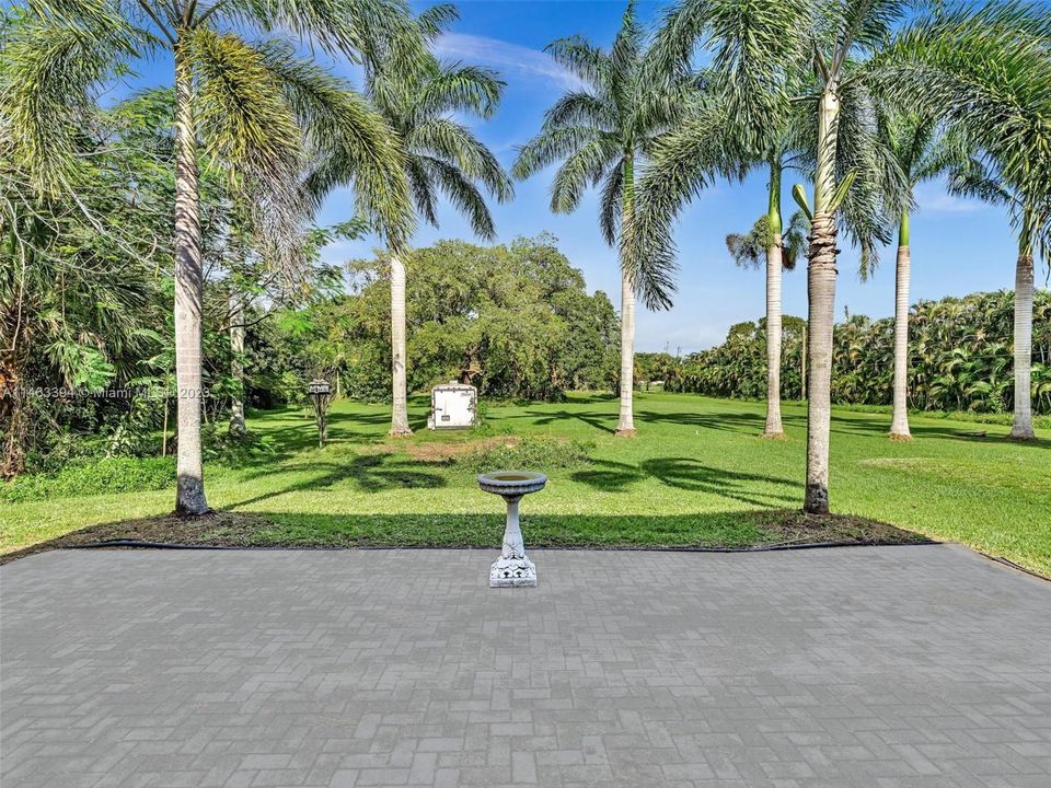For Sale: $1,690,000 (4 beds, 2 baths, 3912 Square Feet)