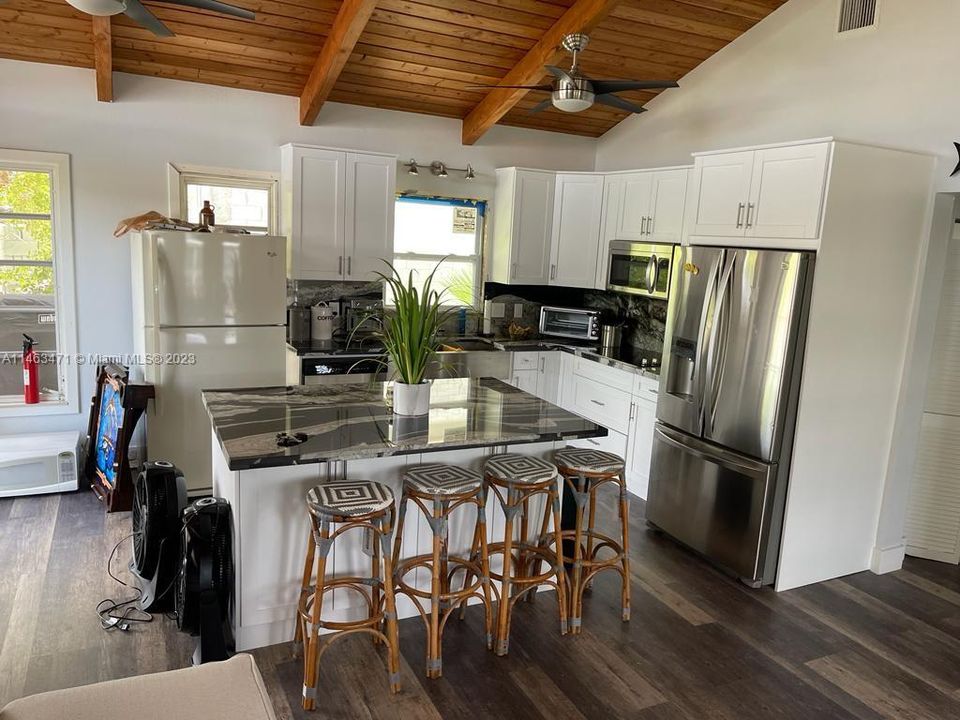 最近租的: $4,450 (2 贝兹, 2 浴室, 960 平方英尺)