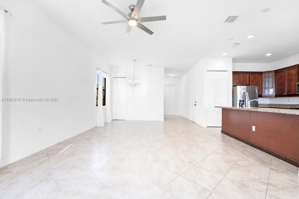 最近租的: $2,690 (3 贝兹, 2 浴室, 1933 平方英尺)