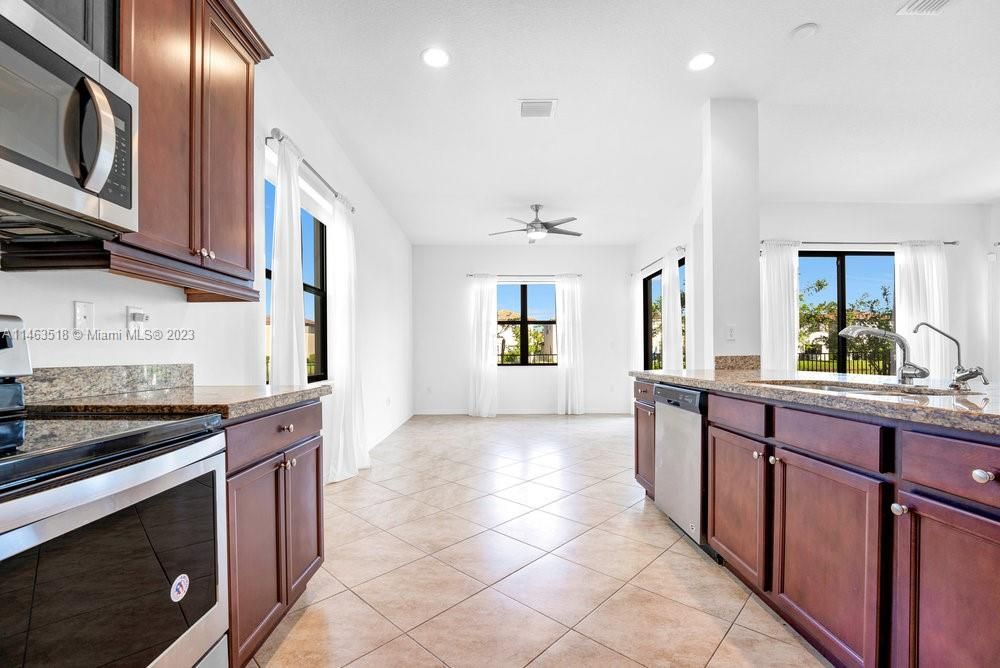 最近租的: $2,690 (3 贝兹, 2 浴室, 1933 平方英尺)