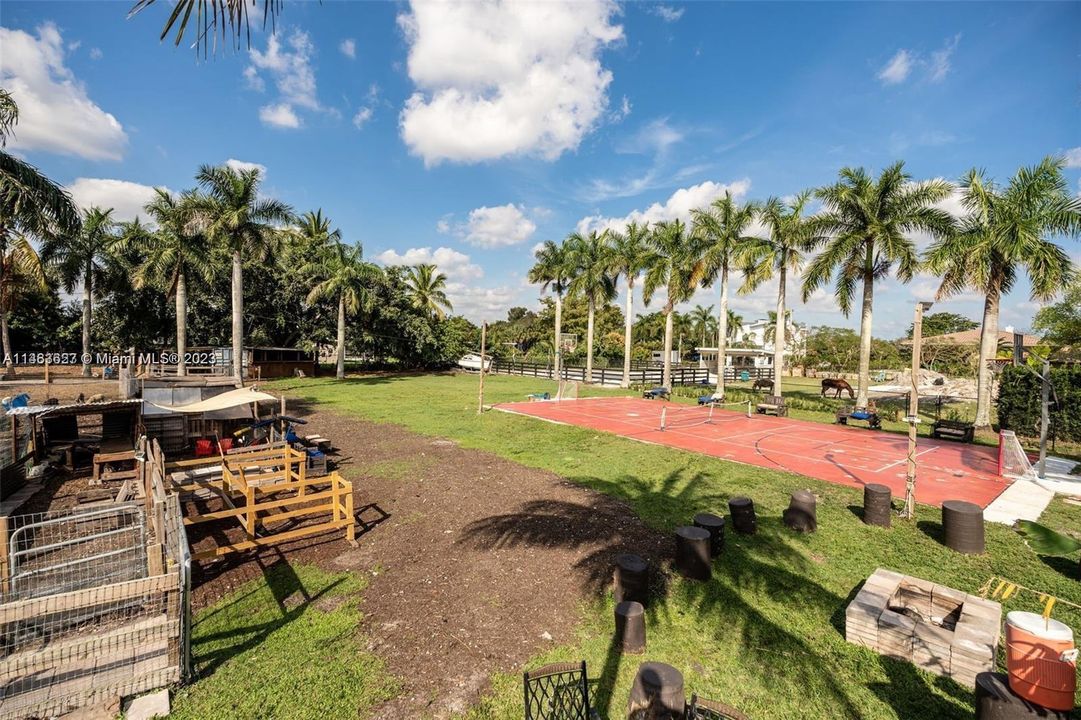 Recently Sold: $999,900 (3 beds, 2 baths, 1560 Square Feet)