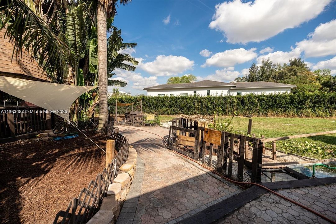 Recently Sold: $999,900 (3 beds, 2 baths, 1560 Square Feet)