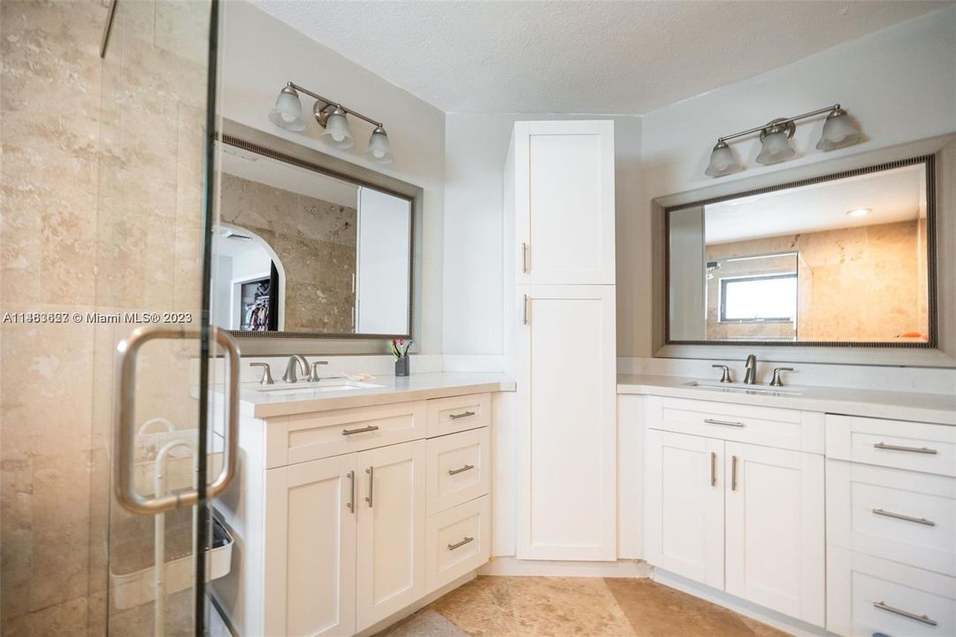 Recently Sold: $999,900 (3 beds, 2 baths, 1560 Square Feet)