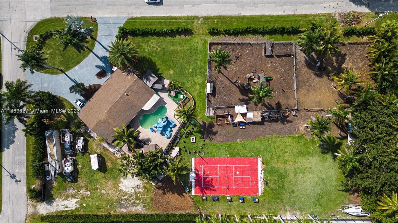 Recently Sold: $999,900 (3 beds, 2 baths, 1560 Square Feet)