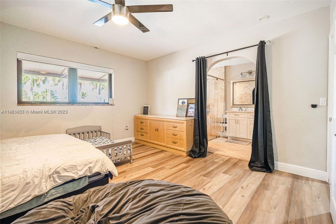 Recently Sold: $999,900 (3 beds, 2 baths, 1560 Square Feet)