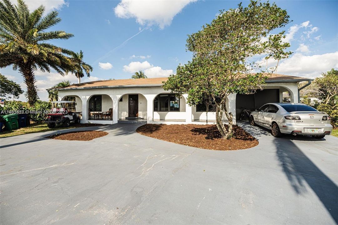 Recently Sold: $999,900 (3 beds, 2 baths, 1560 Square Feet)