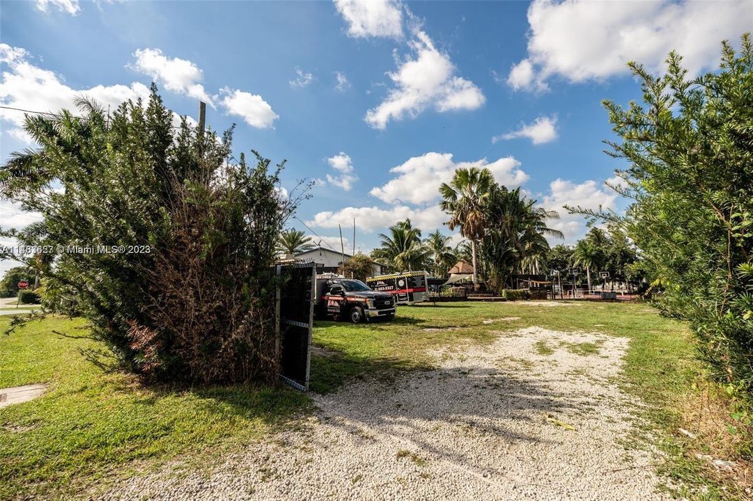 Recently Sold: $999,900 (3 beds, 2 baths, 1560 Square Feet)