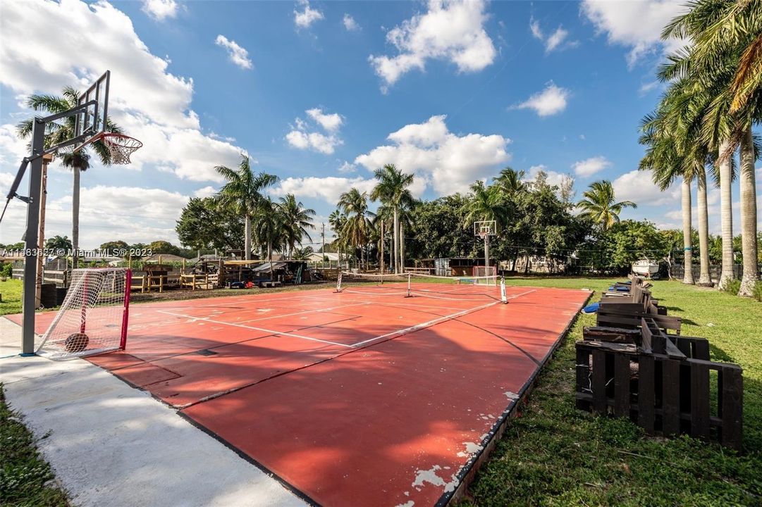 Recently Sold: $999,900 (3 beds, 2 baths, 1560 Square Feet)