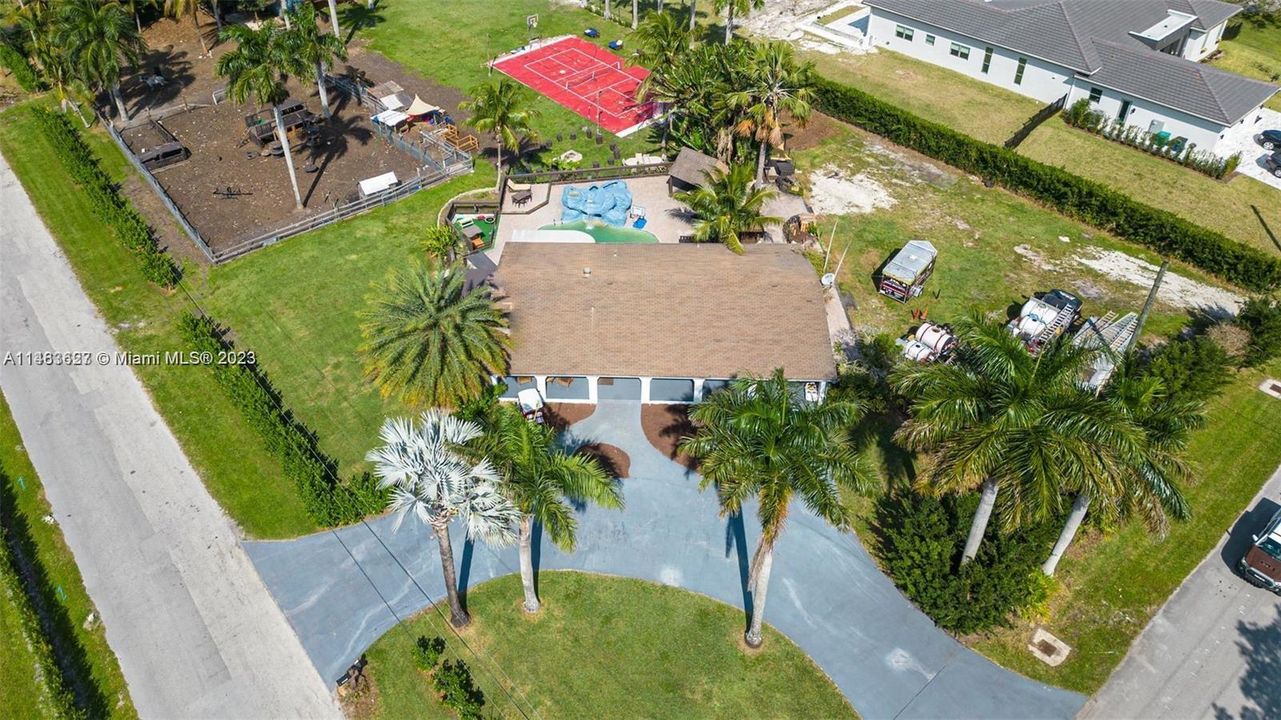 Recently Sold: $999,900 (3 beds, 2 baths, 1560 Square Feet)