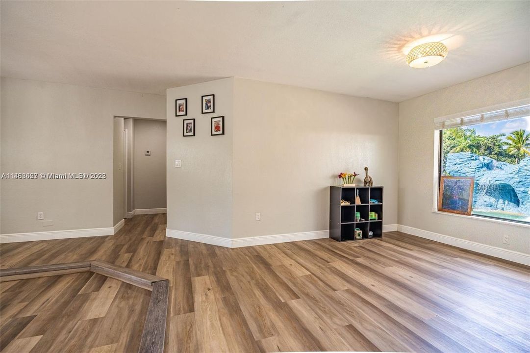 Recently Sold: $999,900 (3 beds, 2 baths, 1560 Square Feet)