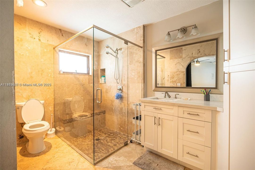 Recently Sold: $999,900 (3 beds, 2 baths, 1560 Square Feet)