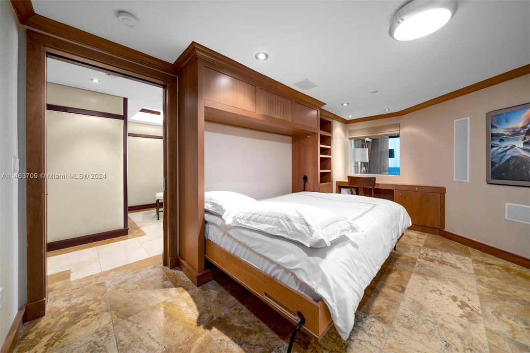 En Venta: $5,495,000 (3 camas, 3 baños, 2820 Pies cuadrados)