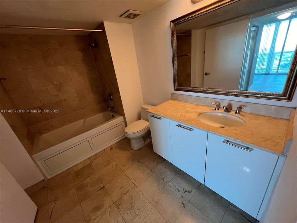 Recently Rented: $2,700 (1 beds, 1 baths, 841 Square Feet)