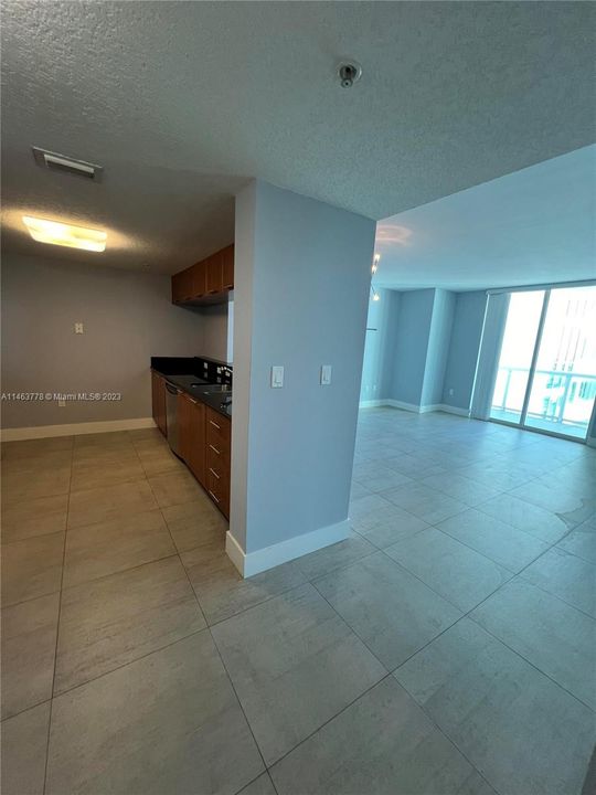 Recently Rented: $2,700 (1 beds, 1 baths, 841 Square Feet)