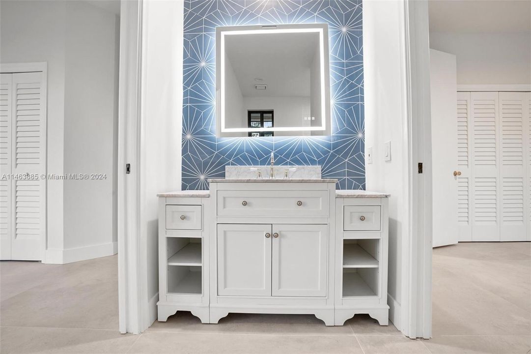 Recently Sold: $2,400,000 (4 beds, 4 baths, 3017 Square Feet)