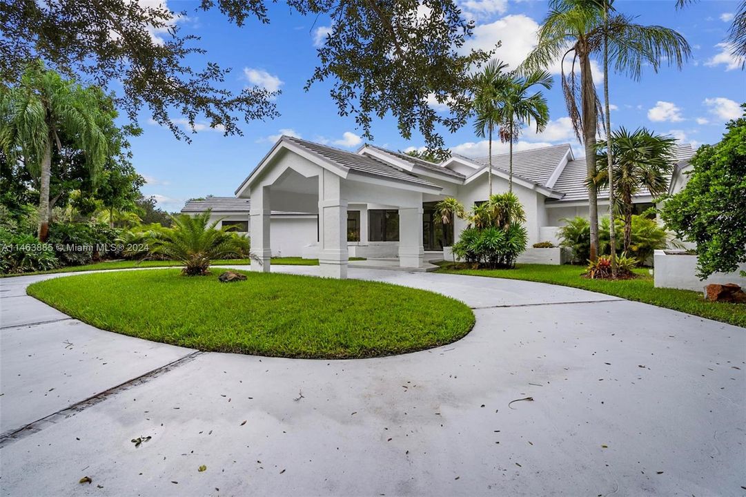 Recently Sold: $2,400,000 (4 beds, 4 baths, 3017 Square Feet)