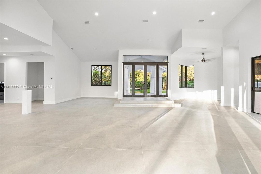 Recently Sold: $2,400,000 (4 beds, 4 baths, 3017 Square Feet)