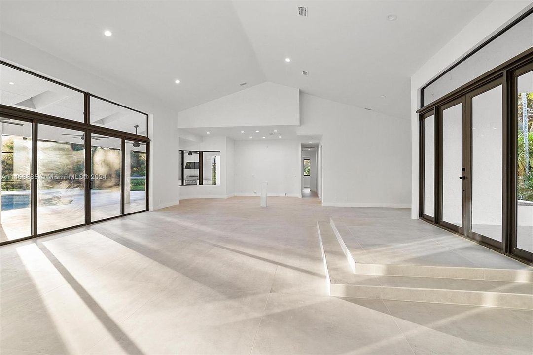 Recently Sold: $2,400,000 (4 beds, 4 baths, 3017 Square Feet)