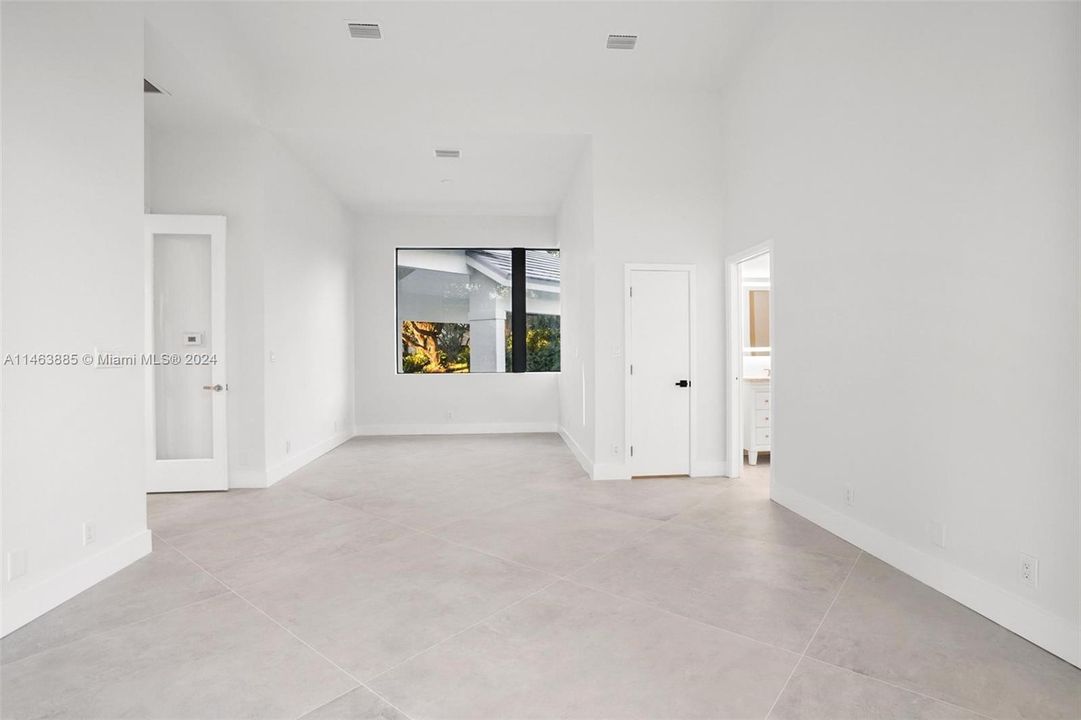 Recently Sold: $2,400,000 (4 beds, 4 baths, 3017 Square Feet)