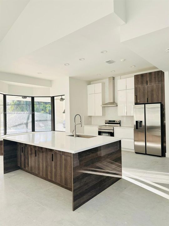 Recently Sold: $2,400,000 (4 beds, 4 baths, 3017 Square Feet)