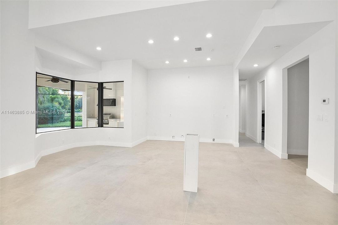 Recently Sold: $2,400,000 (4 beds, 4 baths, 3017 Square Feet)