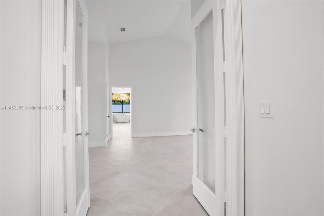 Recently Sold: $2,400,000 (4 beds, 4 baths, 3017 Square Feet)