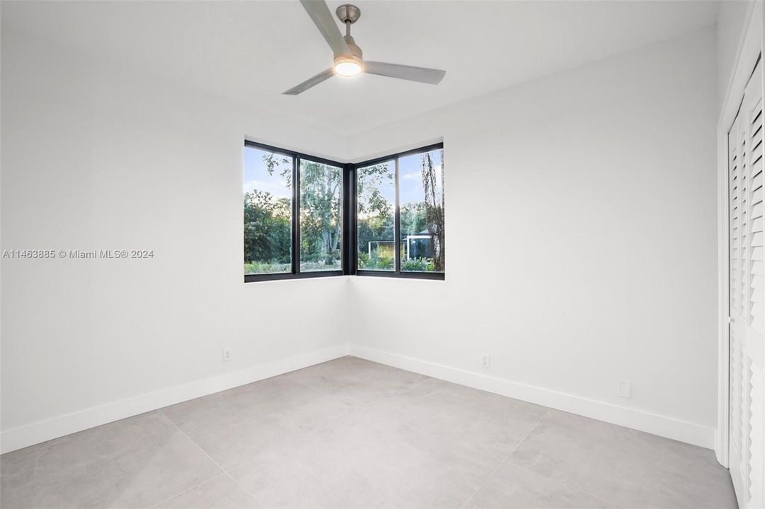 Recently Sold: $2,400,000 (4 beds, 4 baths, 3017 Square Feet)