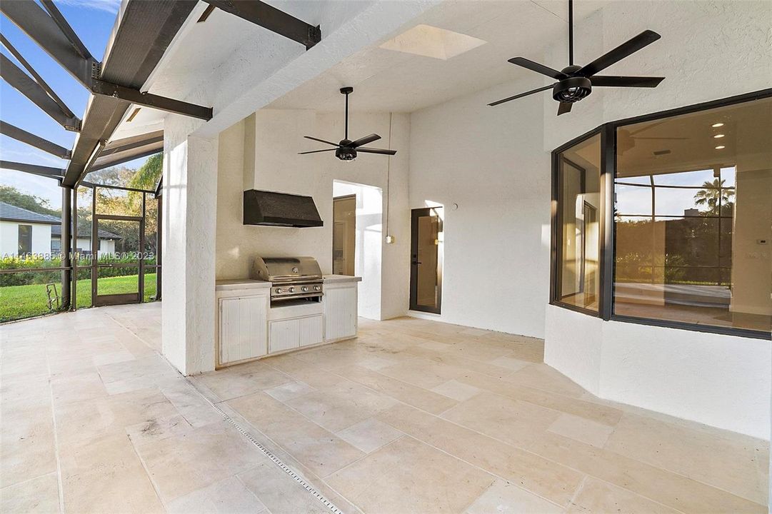 Recently Sold: $2,400,000 (4 beds, 4 baths, 3017 Square Feet)