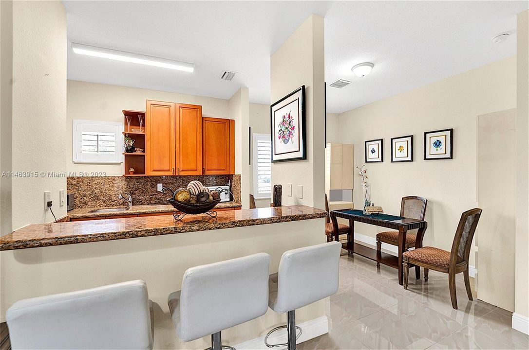 Breakfast bar and dining area