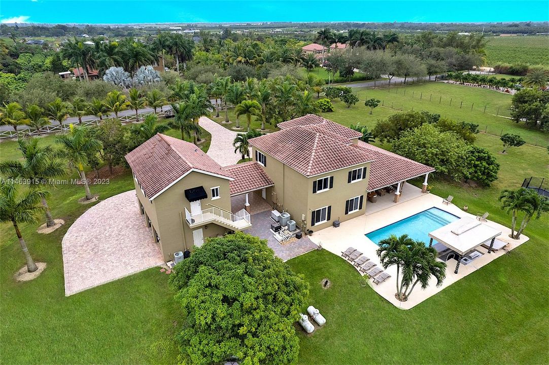 Recently Sold: $1,499,000 (5 beds, 4 baths, 4179 Square Feet)