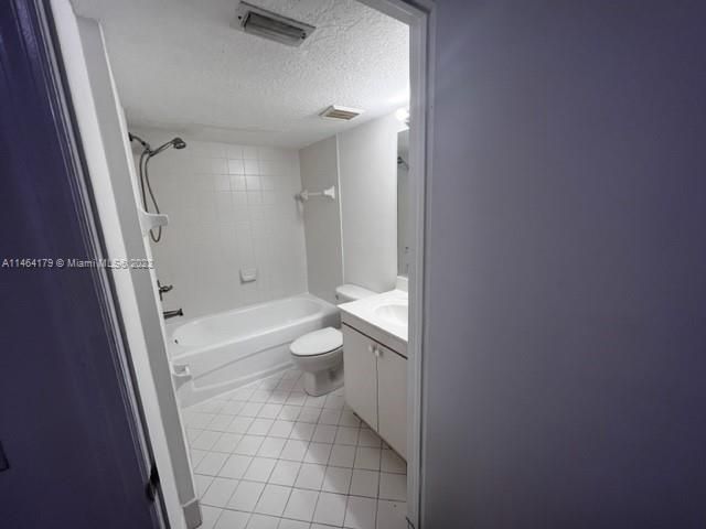 最近租的: $2,000 (2 贝兹, 2 浴室, 822 平方英尺)