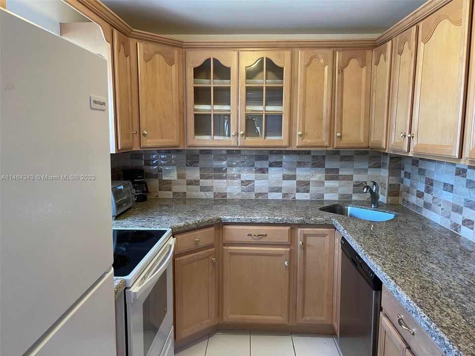 Recently Sold: $159,900 (1 beds, 1 baths, 740 Square Feet)
