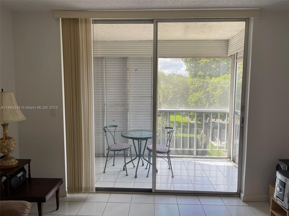 Recently Sold: $159,900 (1 beds, 1 baths, 740 Square Feet)