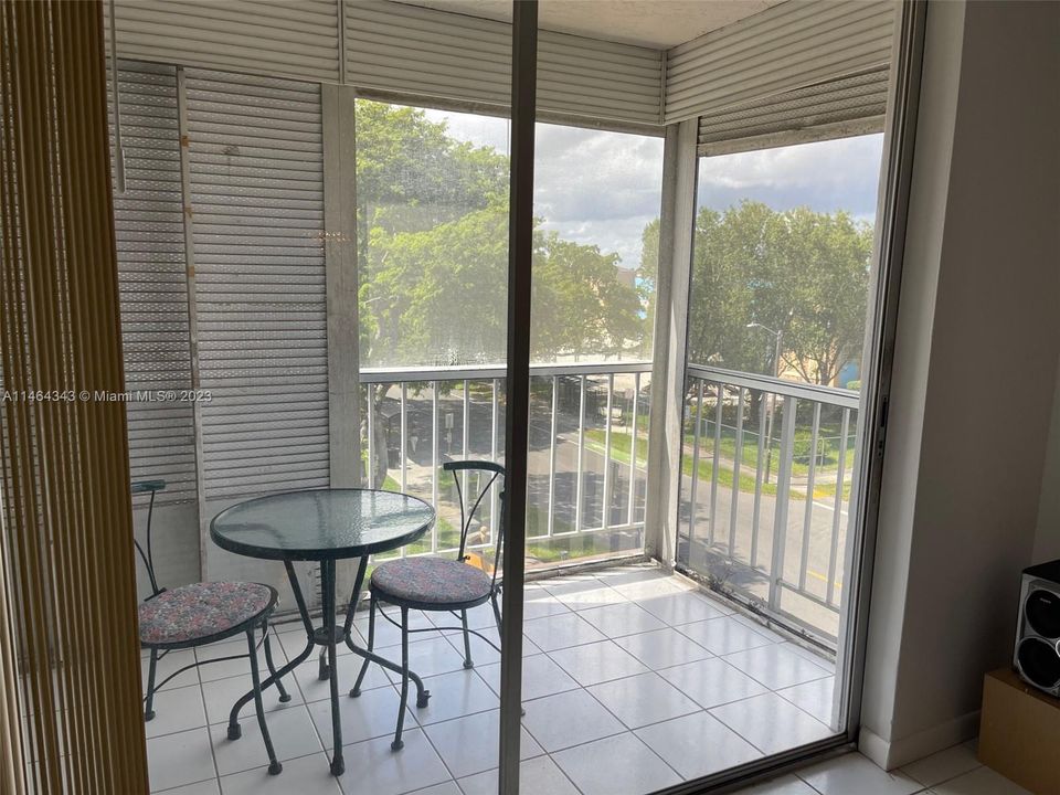 Recently Sold: $159,900 (1 beds, 1 baths, 740 Square Feet)