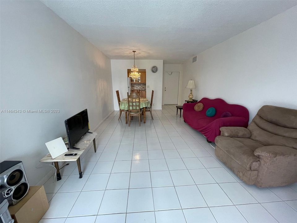 Recently Sold: $159,900 (1 beds, 1 baths, 740 Square Feet)