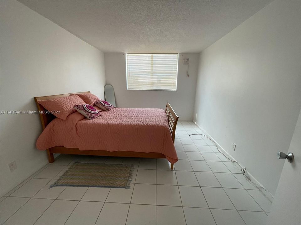 Recently Sold: $159,900 (1 beds, 1 baths, 740 Square Feet)