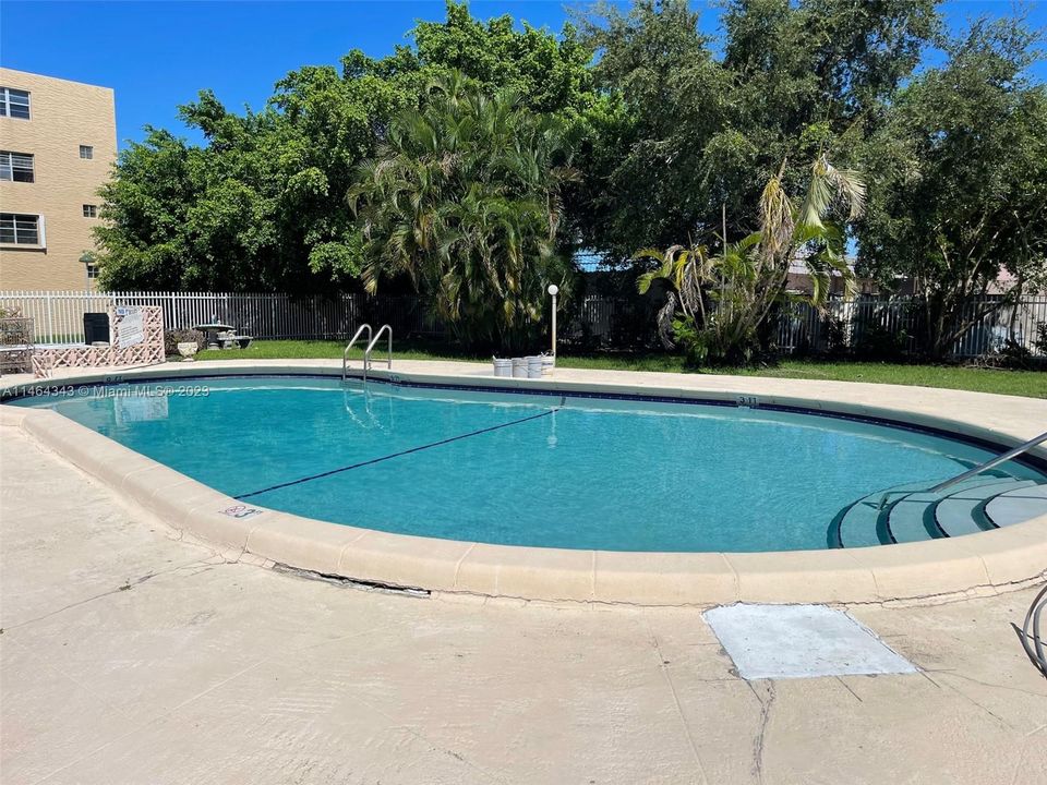 Recently Sold: $159,900 (1 beds, 1 baths, 740 Square Feet)