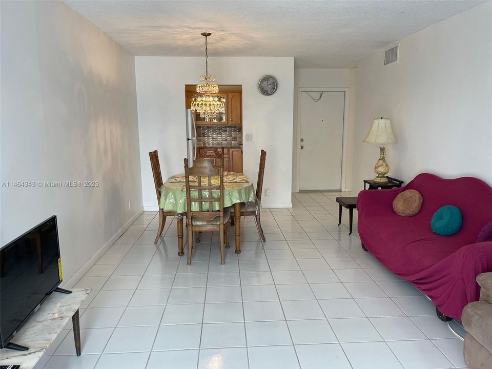 Recently Sold: $159,900 (1 beds, 1 baths, 740 Square Feet)