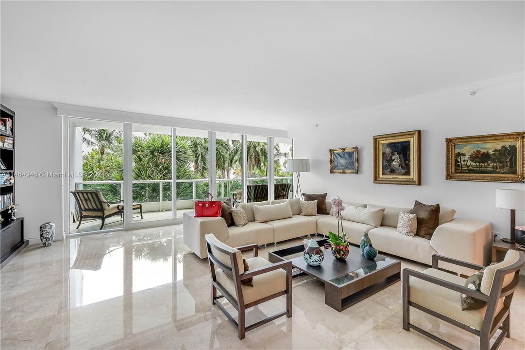 最近售出: $1,650,000 (3 贝兹, 4 浴室, 3320 平方英尺)