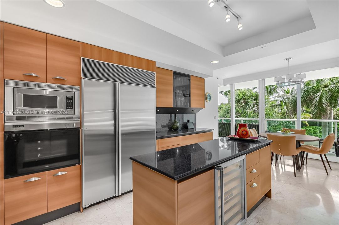 最近售出: $1,650,000 (3 贝兹, 4 浴室, 3320 平方英尺)