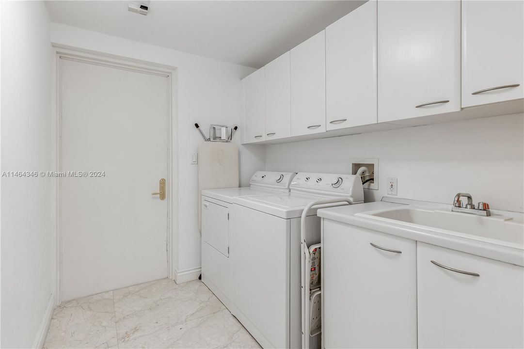 最近售出: $1,650,000 (3 贝兹, 4 浴室, 3320 平方英尺)