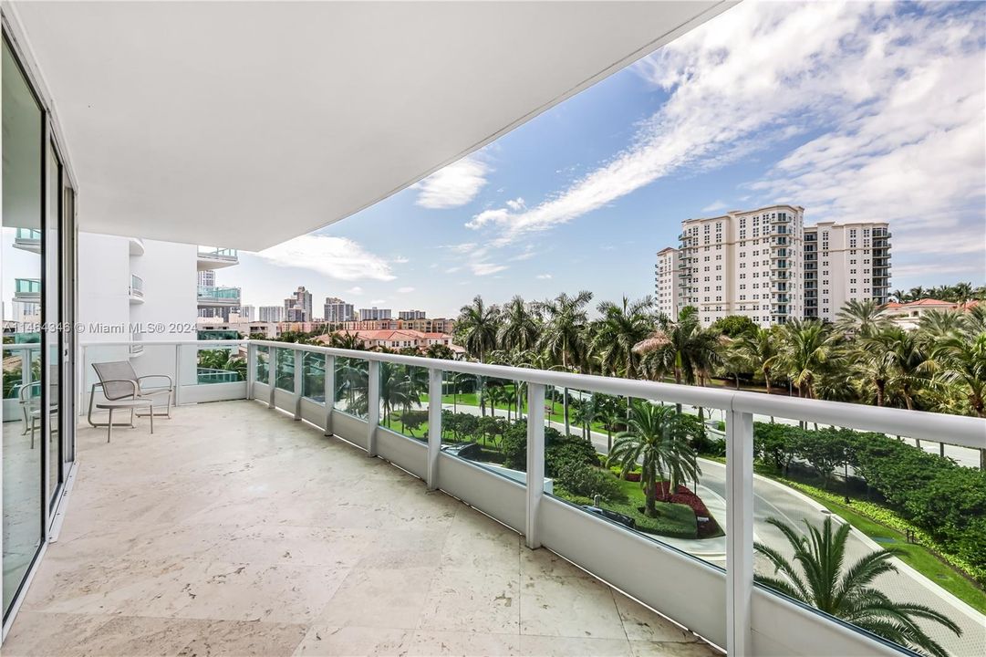 最近售出: $1,650,000 (3 贝兹, 4 浴室, 3320 平方英尺)