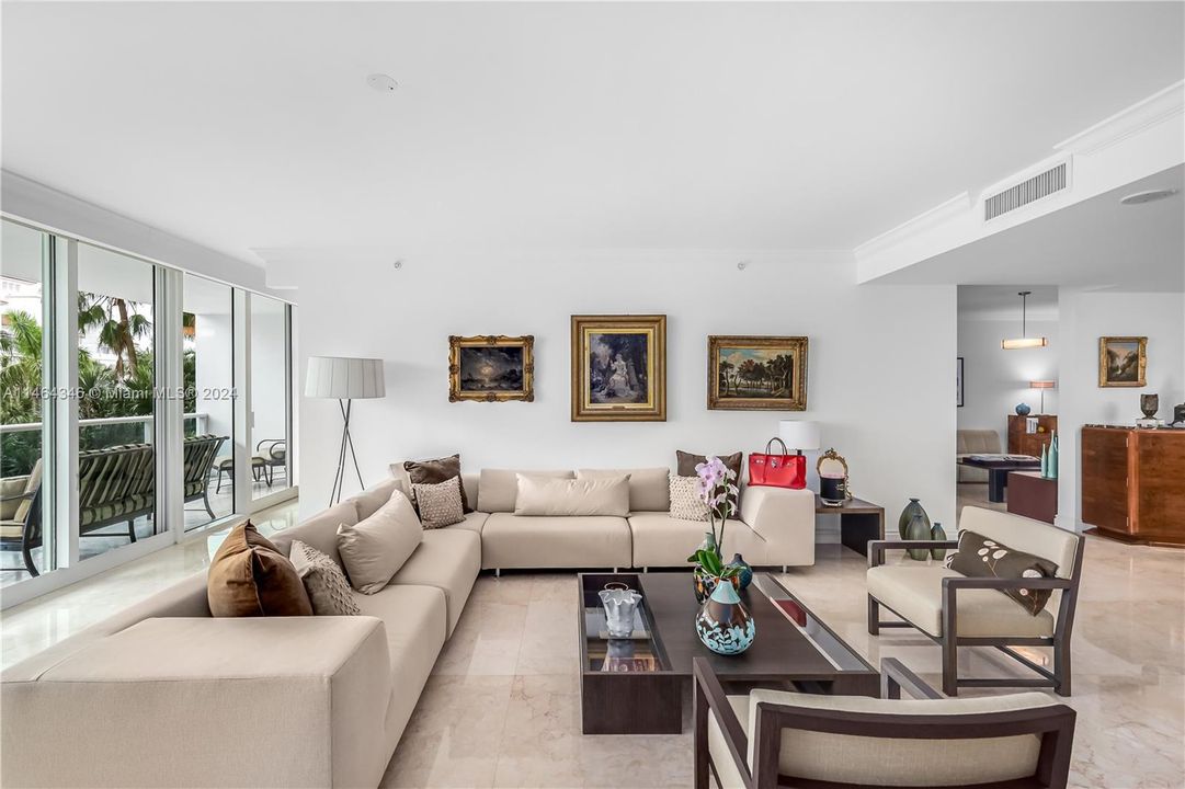 最近售出: $1,650,000 (3 贝兹, 4 浴室, 3320 平方英尺)