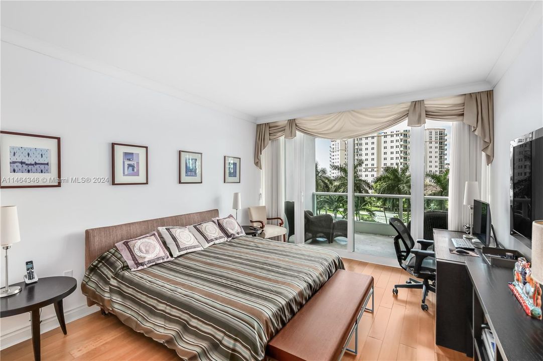 最近售出: $1,650,000 (3 贝兹, 4 浴室, 3320 平方英尺)