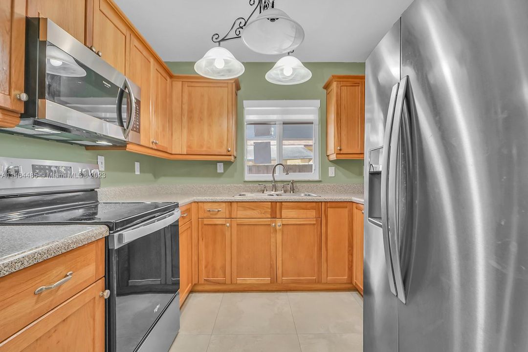 Recently Rented: $2,700 (3 beds, 2 baths, 0 Square Feet)