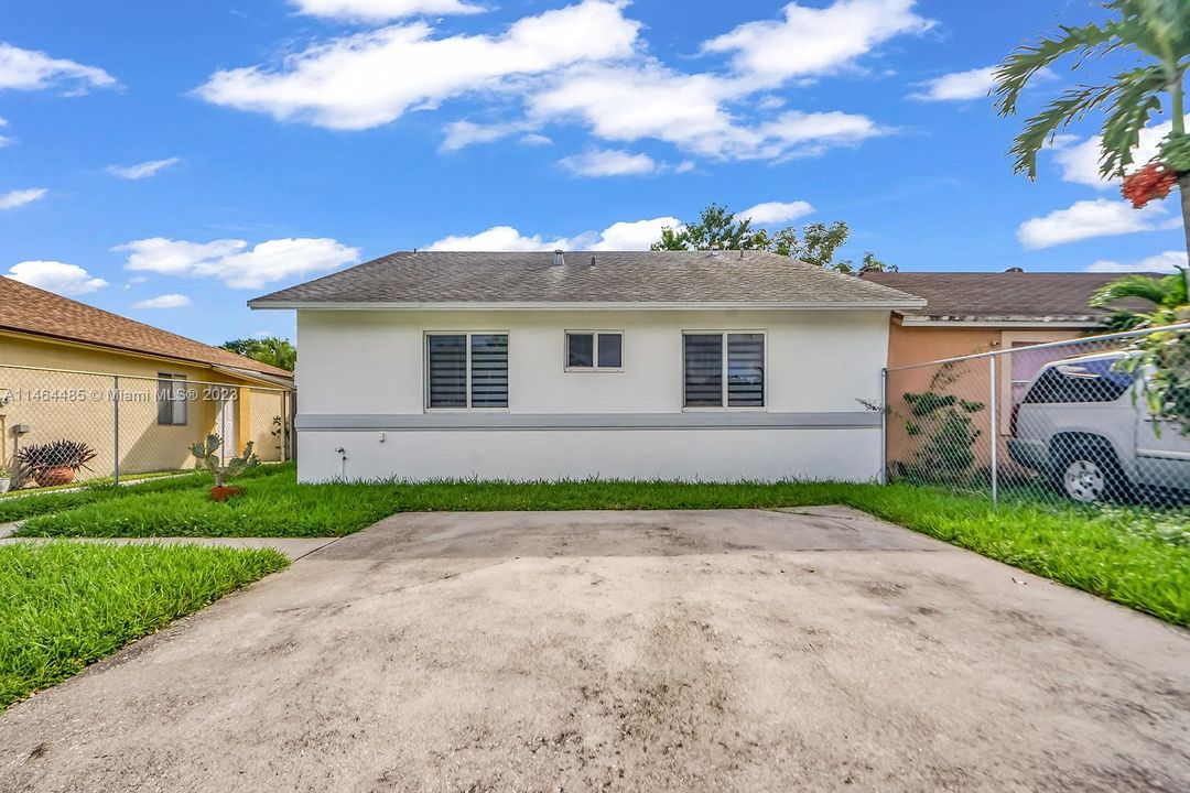 Recently Rented: $2,700 (3 beds, 2 baths, 0 Square Feet)